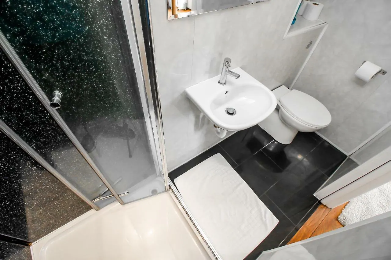 City View Flat @ Liverpool St. Londra Birleşik Krallık